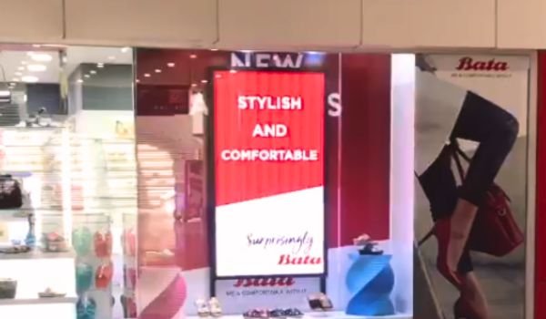 Digital Poster Screen at Bata: A Dazzling Style and Innovation